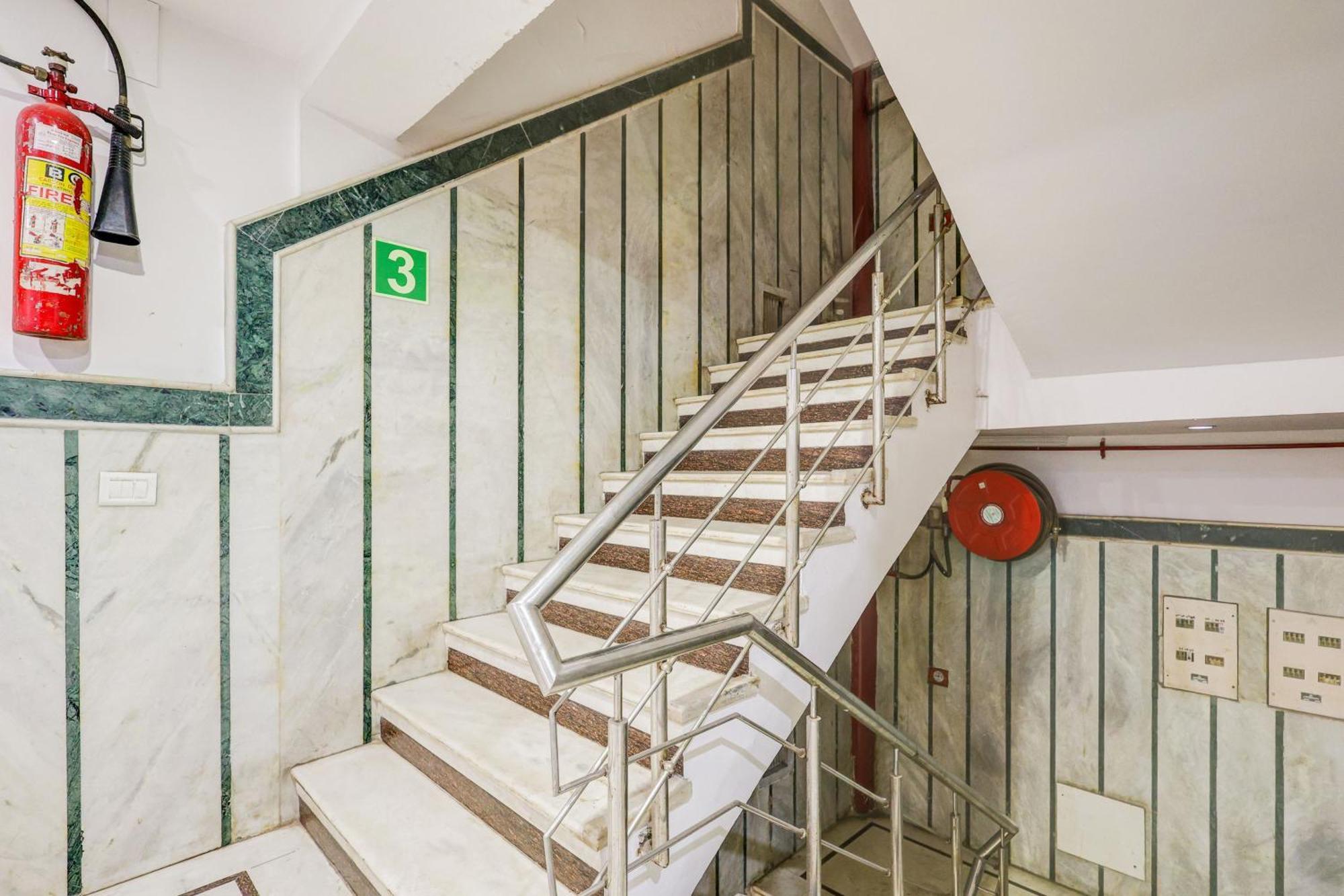 Super Townhouse Arakashan Road Paharganj Formerly Mohan International New Delhi Extérieur photo