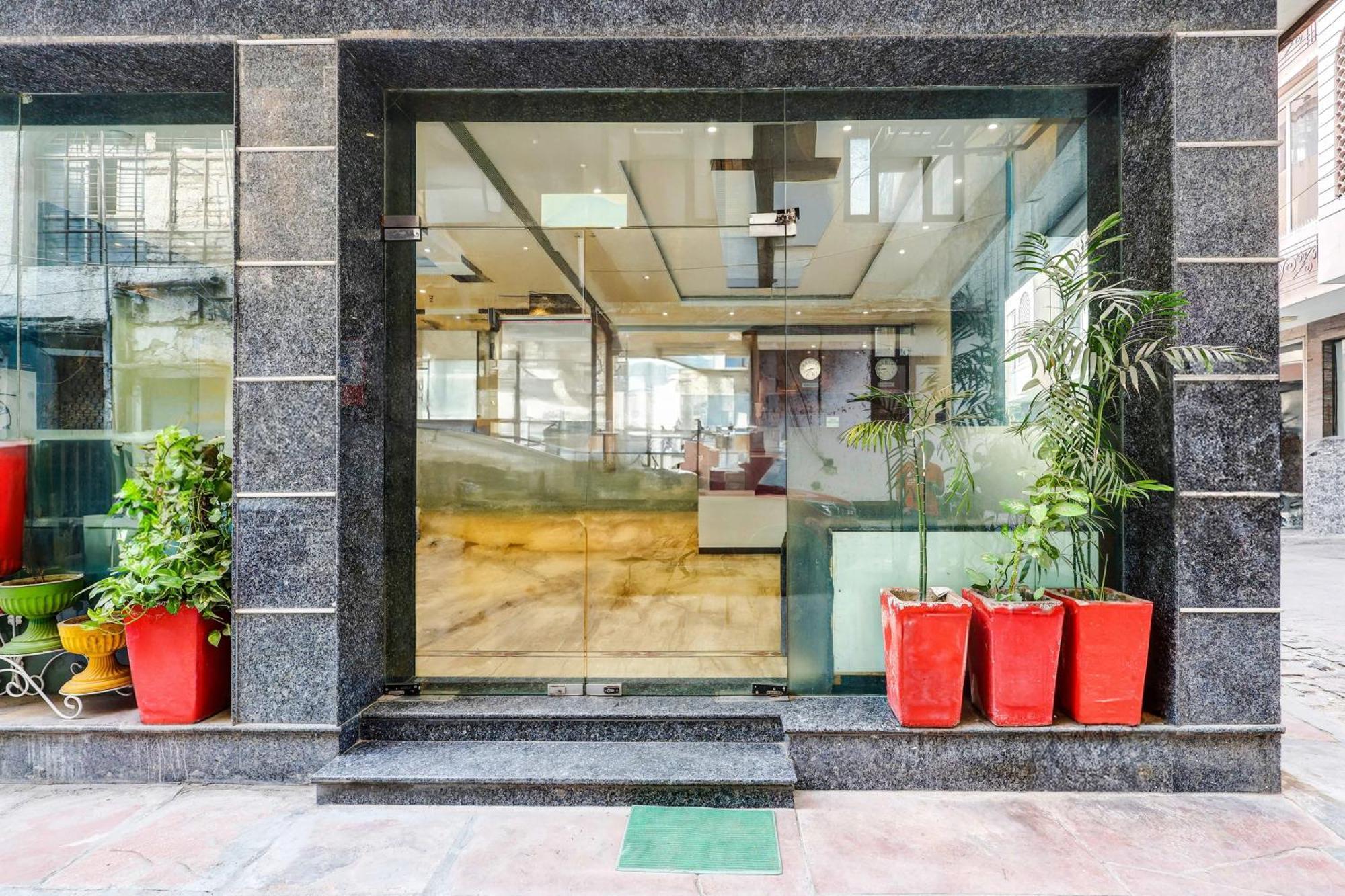 Super Townhouse Arakashan Road Paharganj Formerly Mohan International New Delhi Extérieur photo